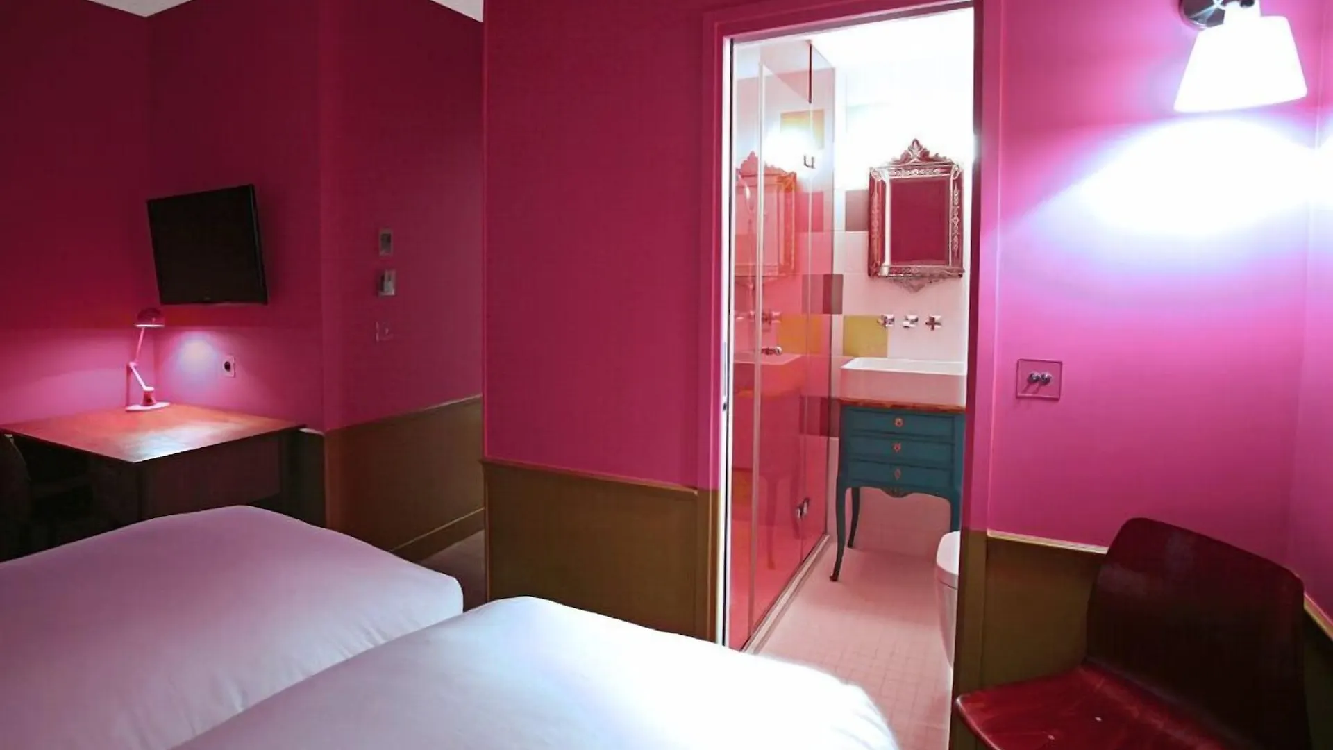 Crayon Hotel 3*