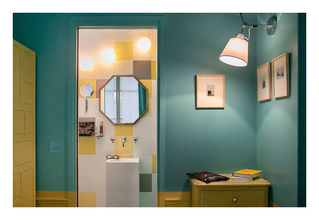Crayon Hotel 3*
