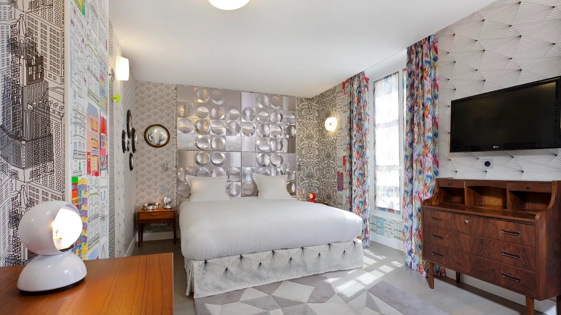 Crayon Hotel 3*